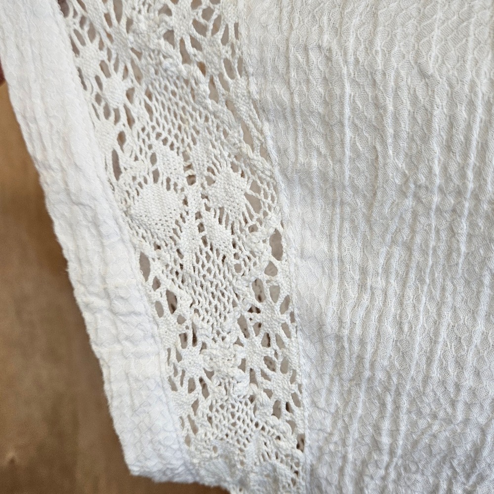 Millibon USA White Short Sleeve V-Neck With Hood Crochet Lace Detail‎ Size Small - Picture 6 of 8